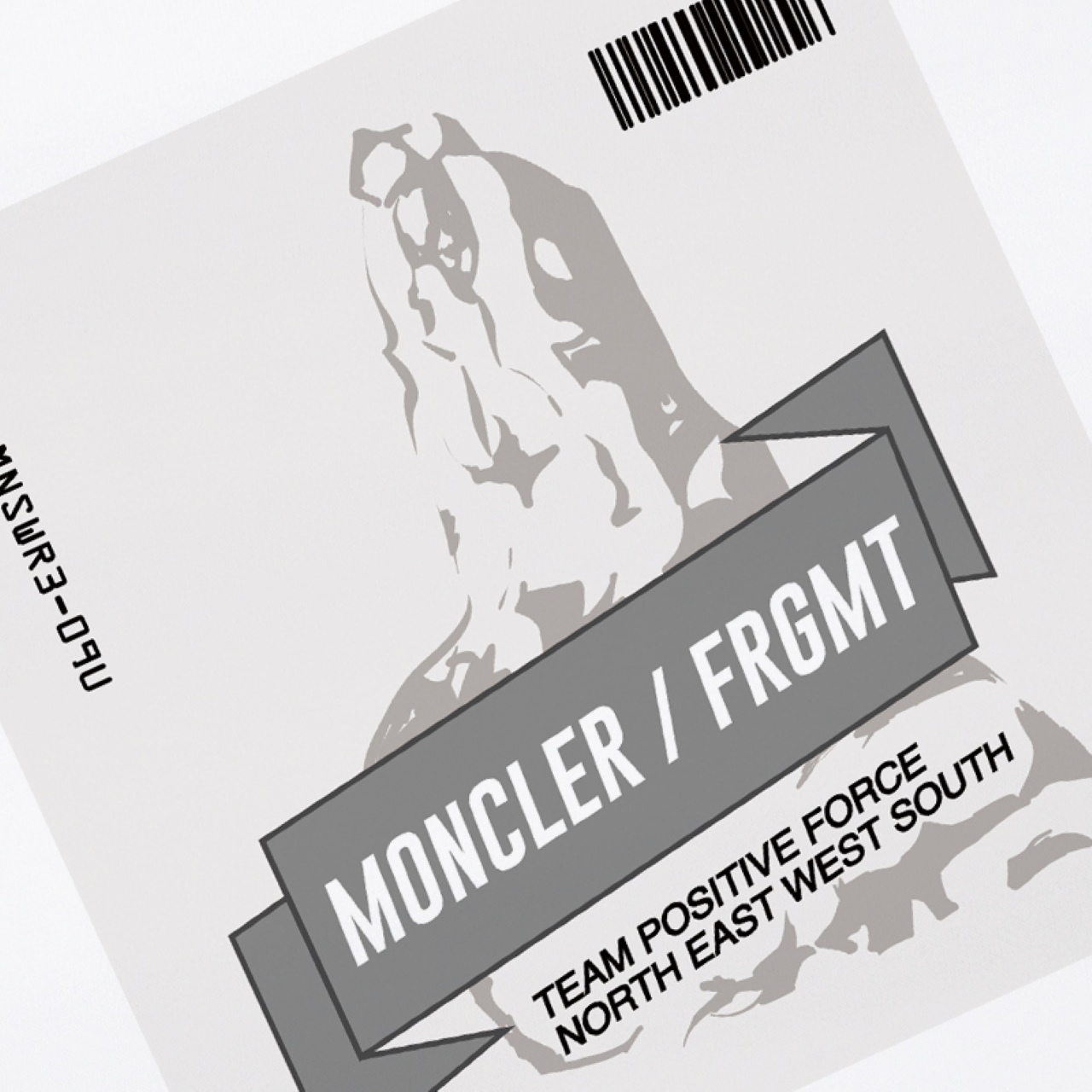 【MONCLER】プリントパーカー