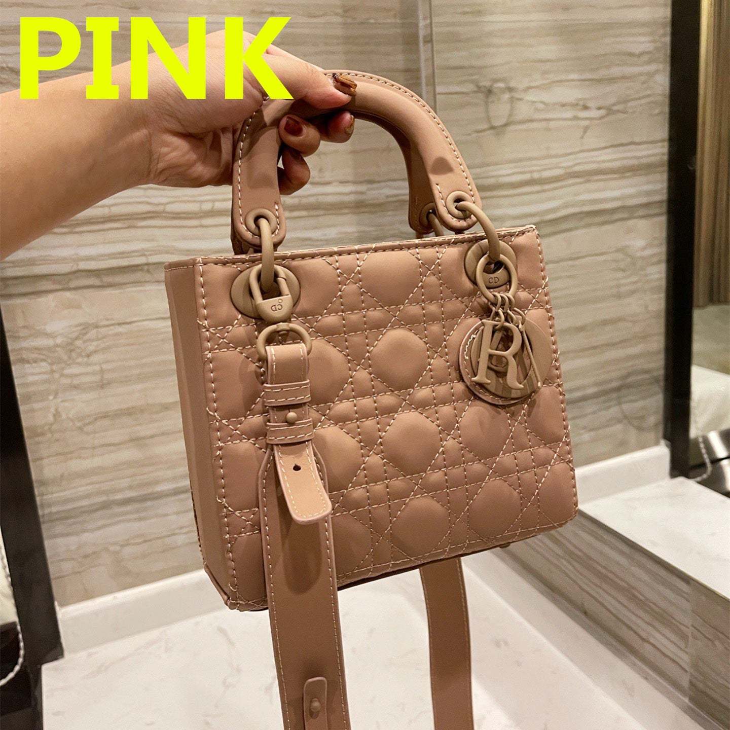 【ディオール】累積売上総額第１位·ウルトラマット ミディアムバッグ-選べる11色-BUYMA