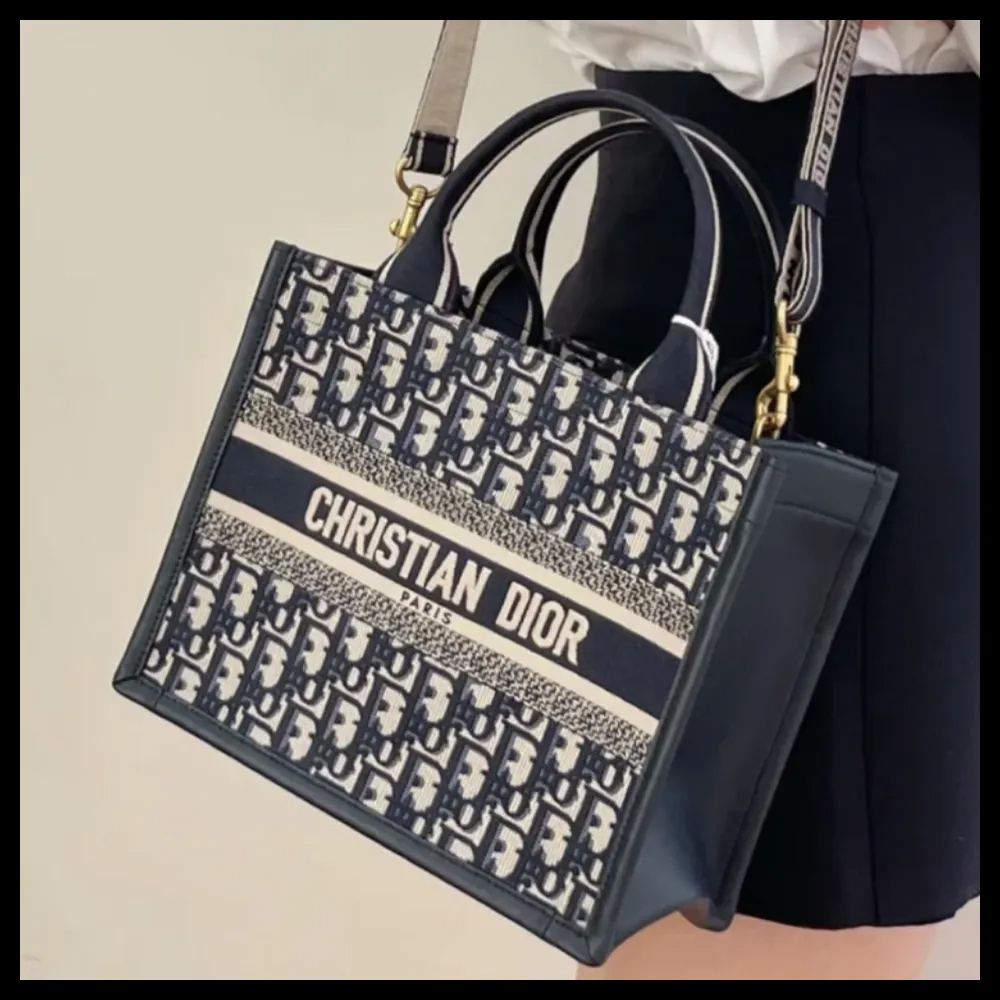 スタイリッシュで可愛い★DIOR BOOK TOTE バッグ スモール