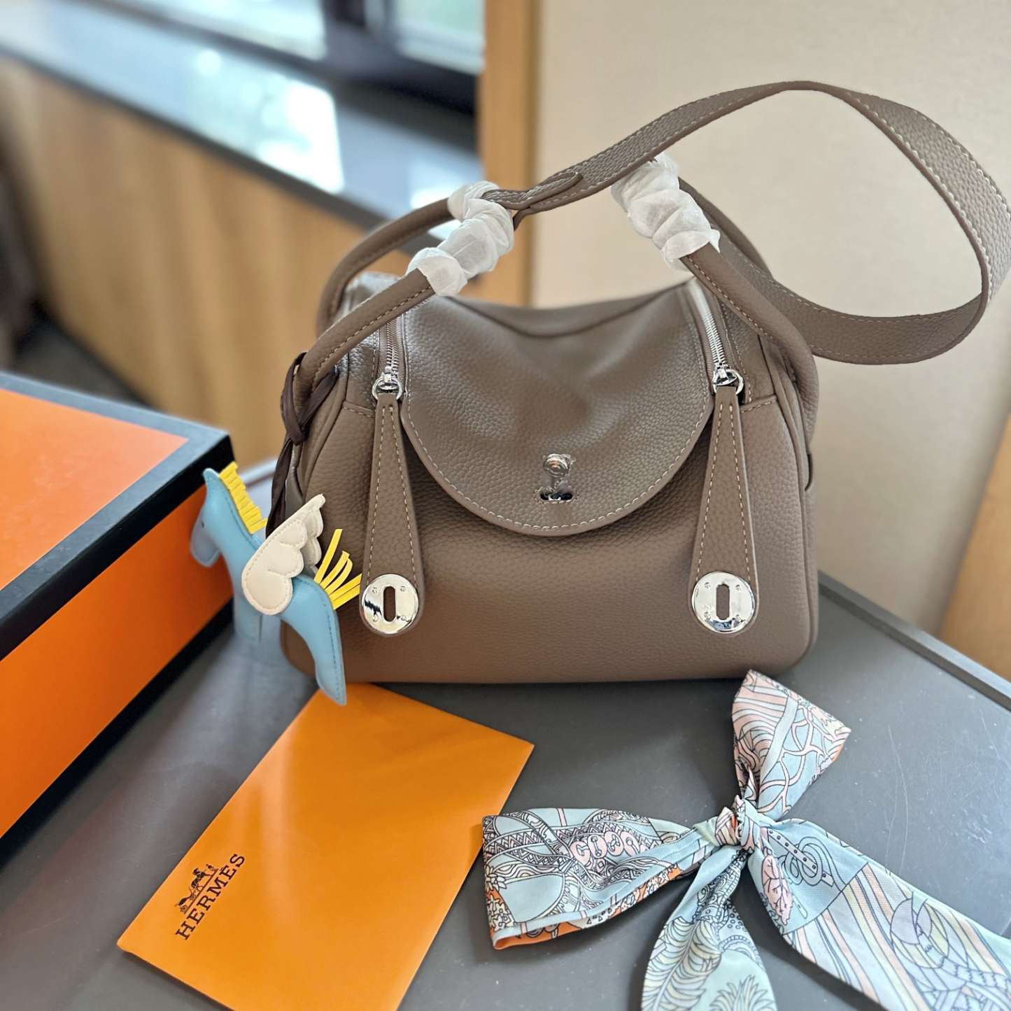 《上品★》【HERMES】リンディ26ハンドバッグ(エトゥープ)