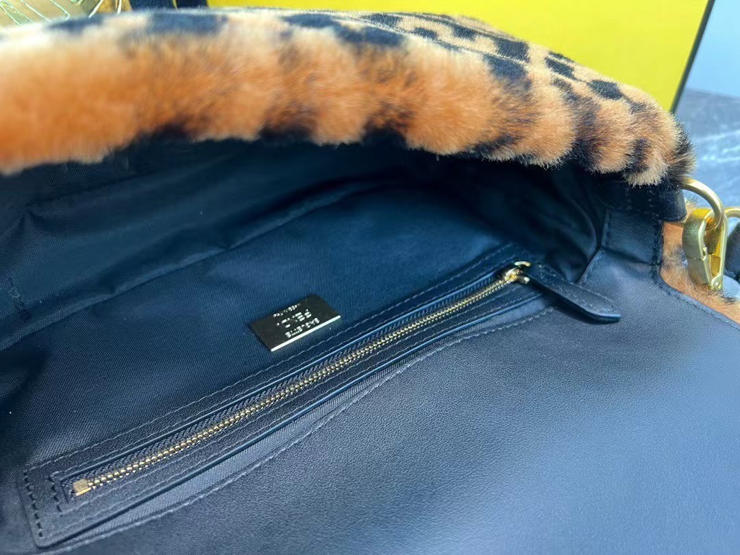 フェンディ ウール バゲット バッグ