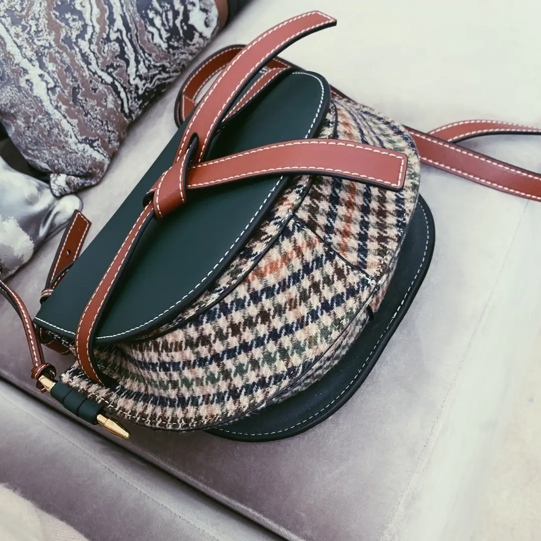 Loewe-ロエベの新作ゲートバッグモザイクメッセンジャーバッグ