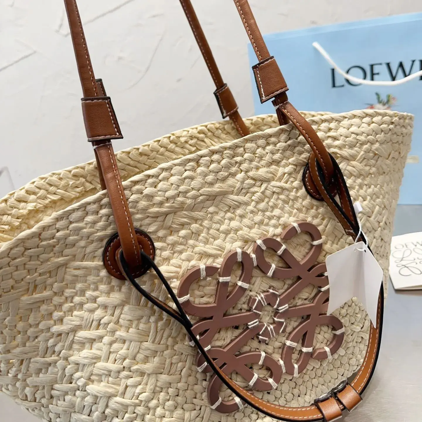 Loewe羅意威Anagram Basket刺繍エンブレム草編みショッピングバッグ野菜かご21夏の新作草編みバッグBasket Bag 野菜かご編みパッチワークショッピングバッグビーチリゾートハンドバッグ