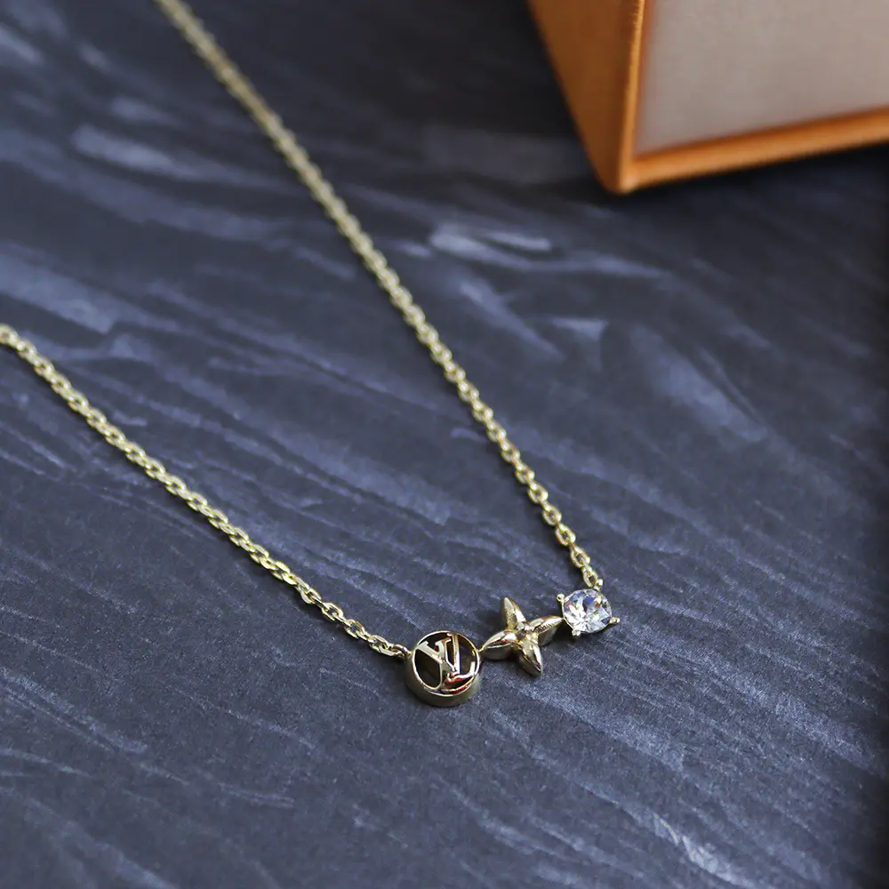 新作☆LOUIS VUITTONルイヴィトン★コリエ・プティ ルイ