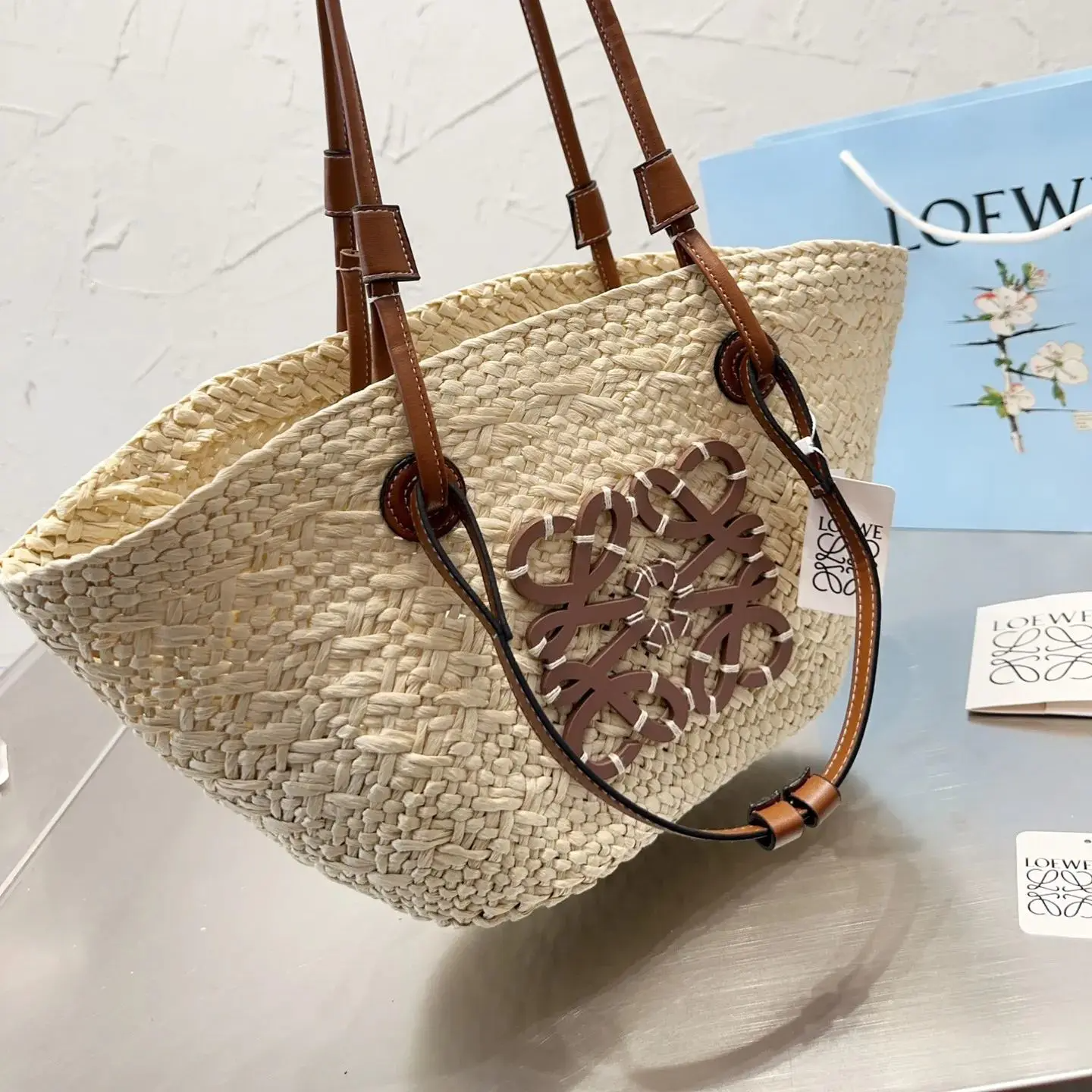 Loewe羅意威Anagram Basket刺繍エンブレム草編みショッピングバッグ野菜かご21夏の新作草編みバッグBasket Bag 野菜かご編みパッチワークショッピングバッグビーチリゾートハンドバッグ