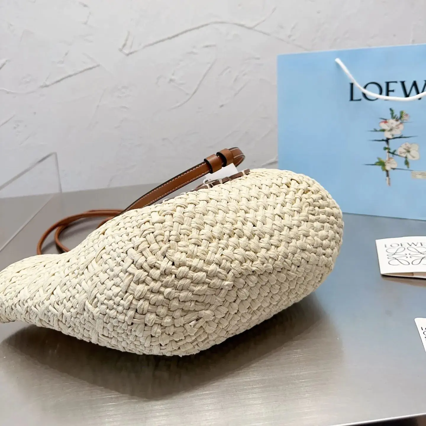 Loewe羅意威Anagram Basket刺繍エンブレム草編みショッピングバッグ野菜かご21夏の新作草編みバッグBasket Bag 野菜かご編みパッチワークショッピングバッグビーチリゾートハンドバッグ