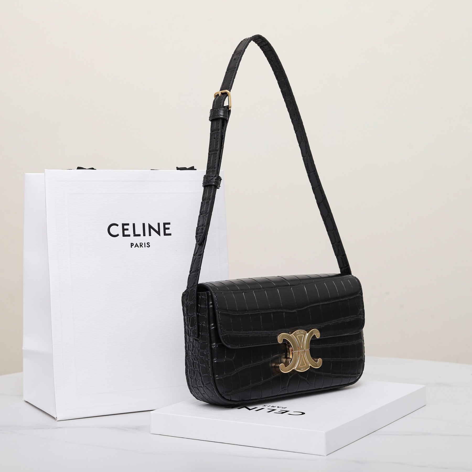 国内発 CELINE クラシック トリオンフ バッグ