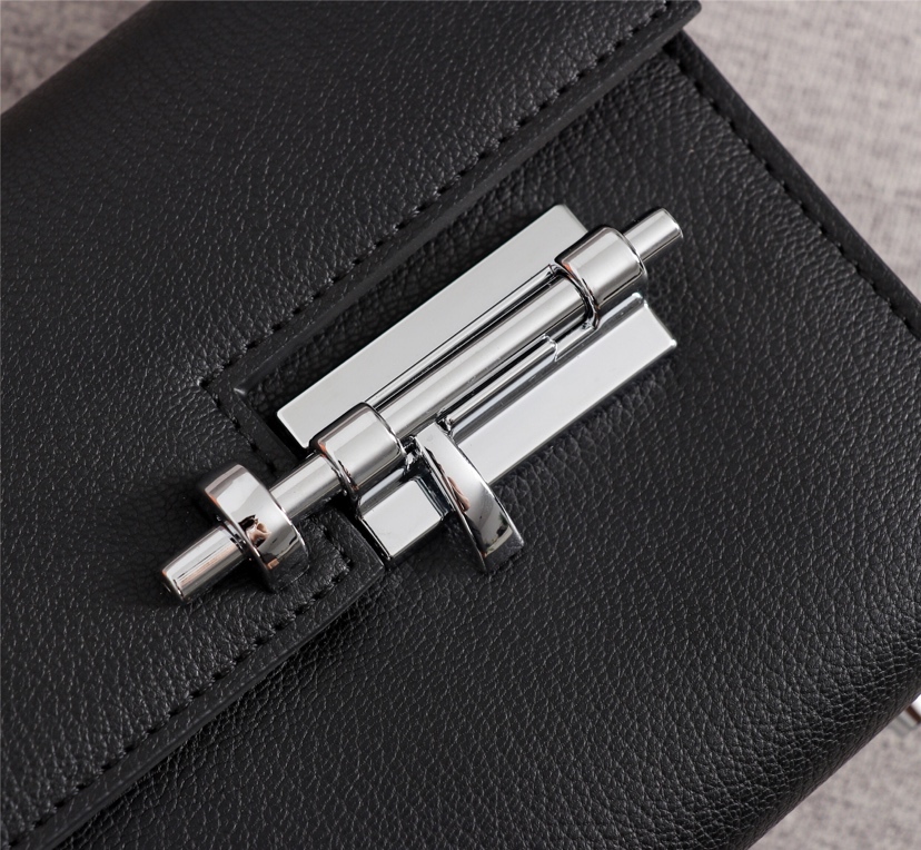 HERMES☆バッグ《ヴェルー》チェーン ミニ ポシェット カーフ 黒