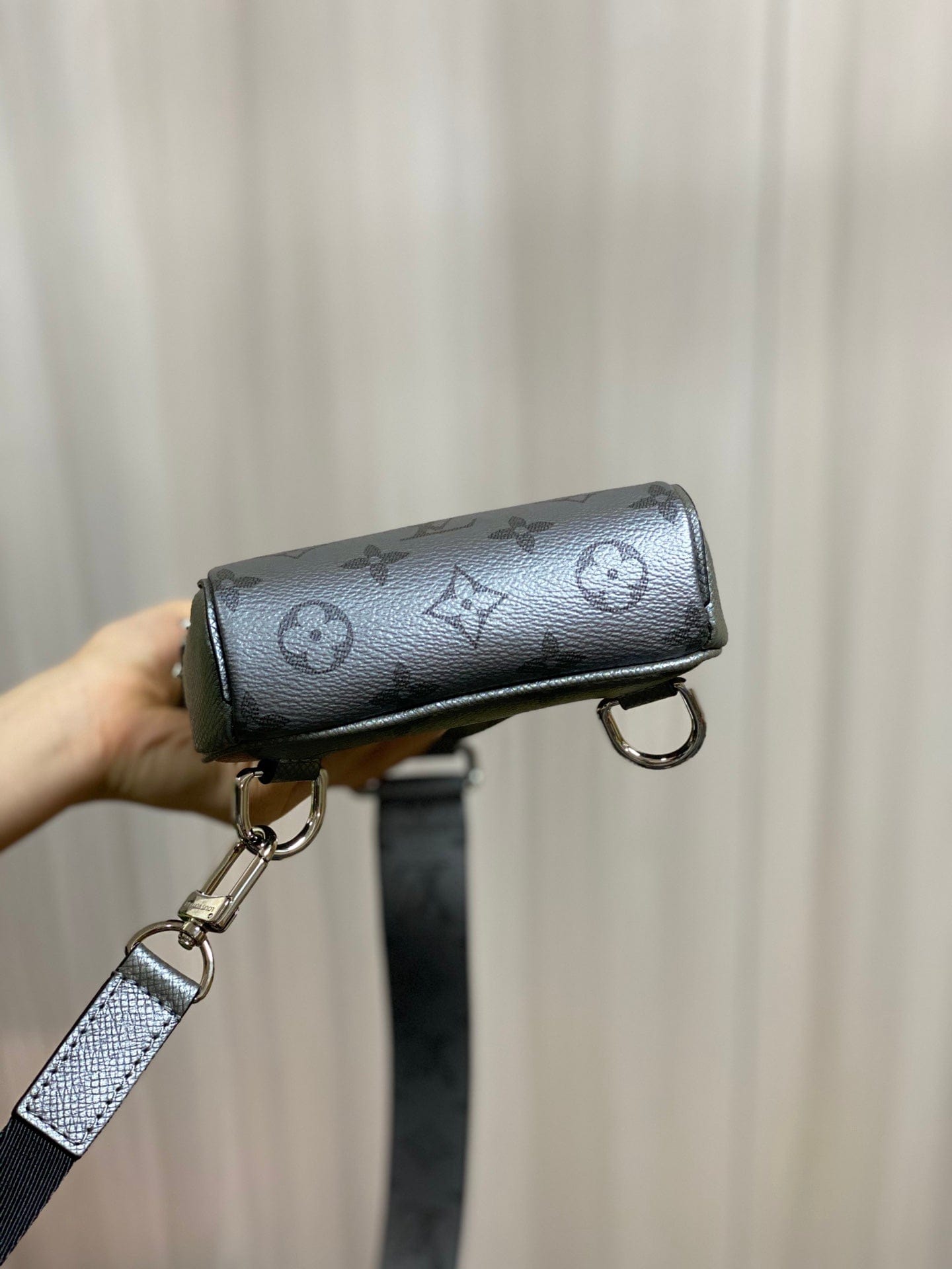 Louis Vuitton アウトドア・スリングバッグ M30833