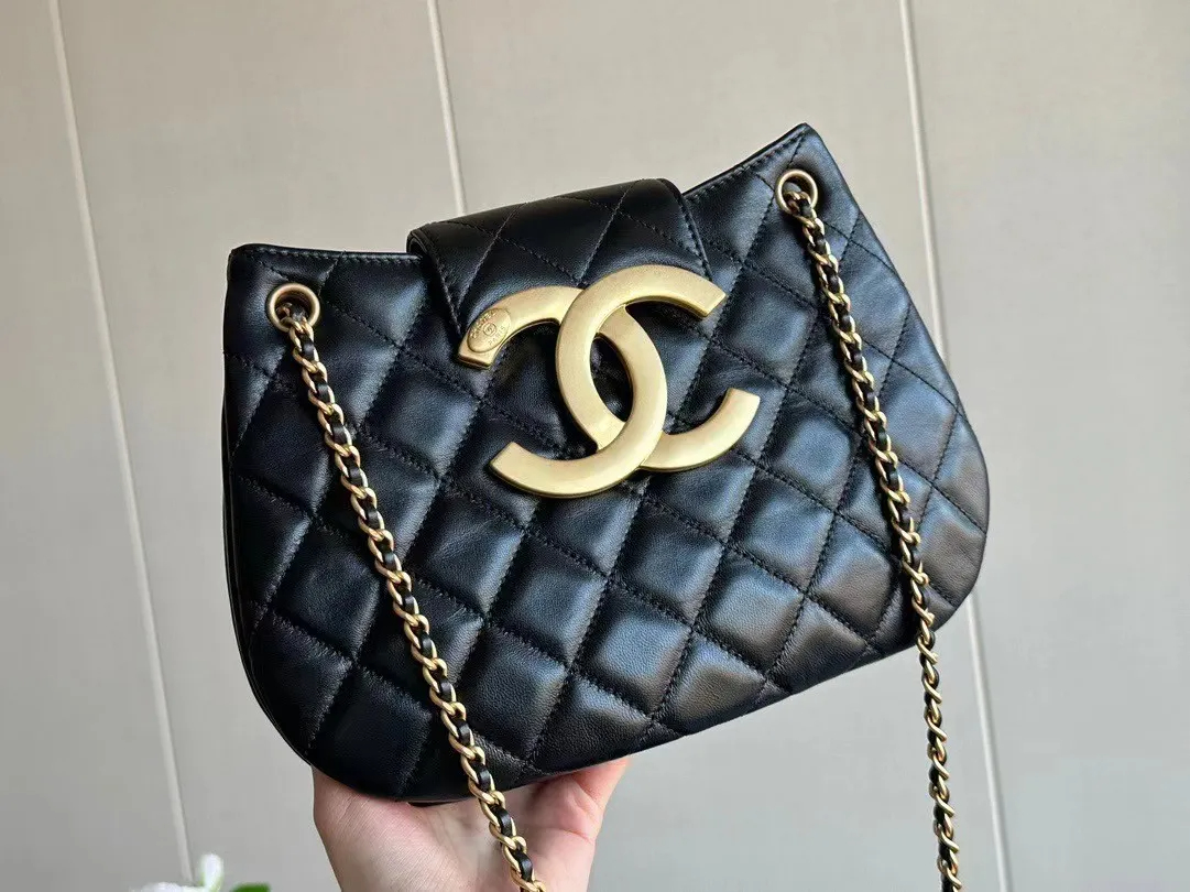 【24C★新作】CHANEL　メッセンジャーバック