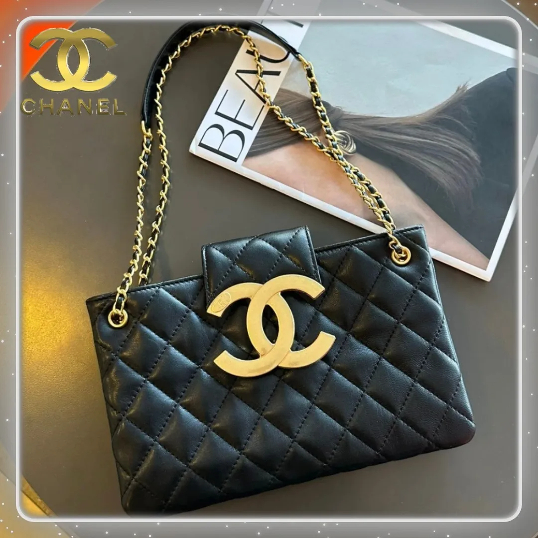 【CCロゴが存在感◎】CHANEL スモールショッピングバッグ 24C