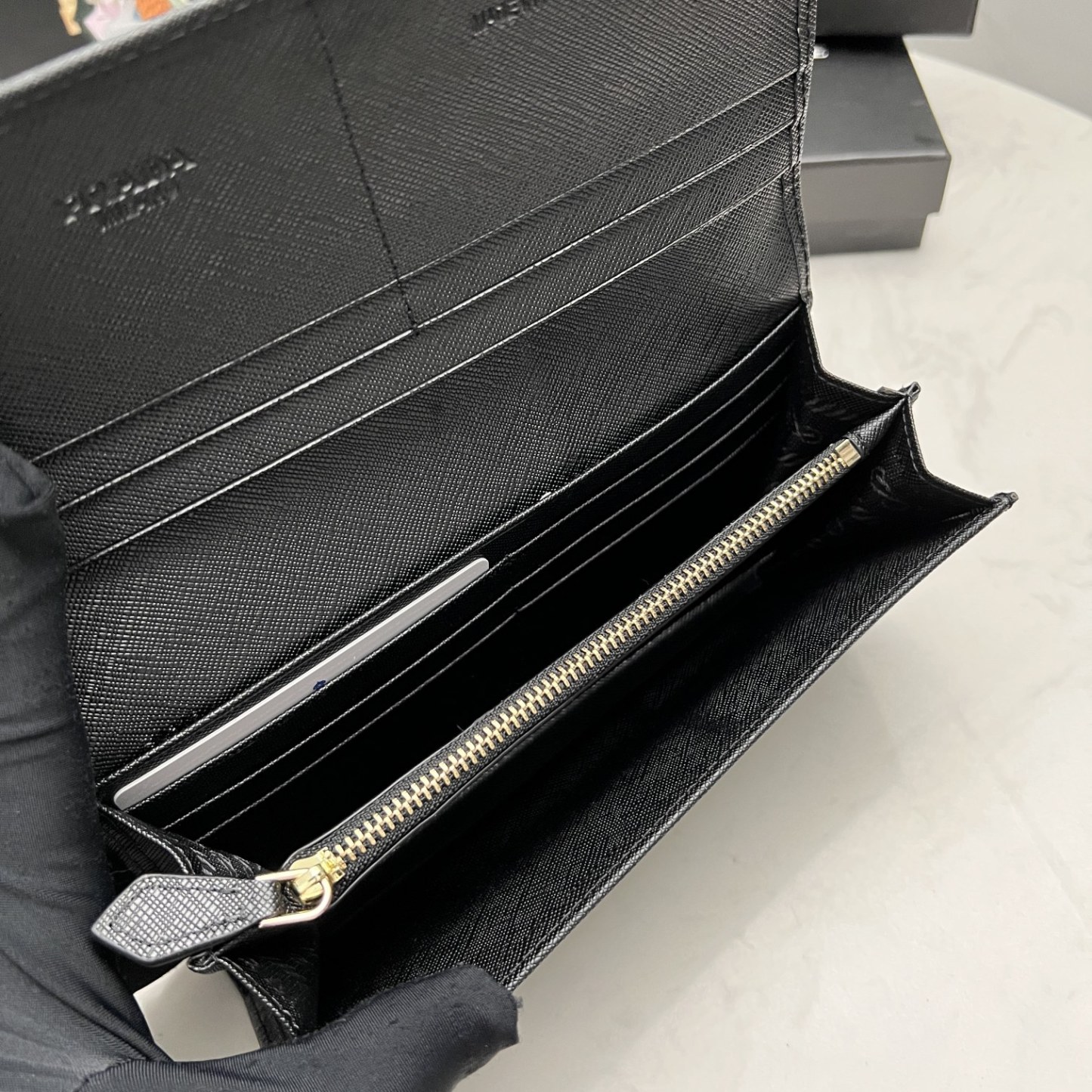 Pradaレザー コンチネンタルウォレット 財布 折財布