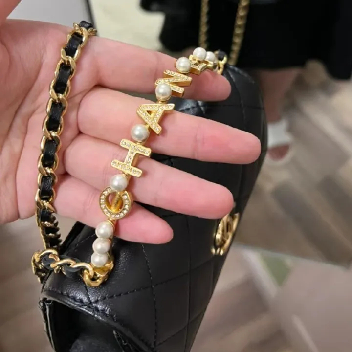 【ハンドルのロゴが可愛い♪】CHANEL チェーン クラッチ パール