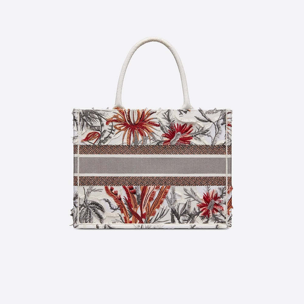 【DIOR】入手困難！セレブ芸能人御用達?BOOK TOTE BAG