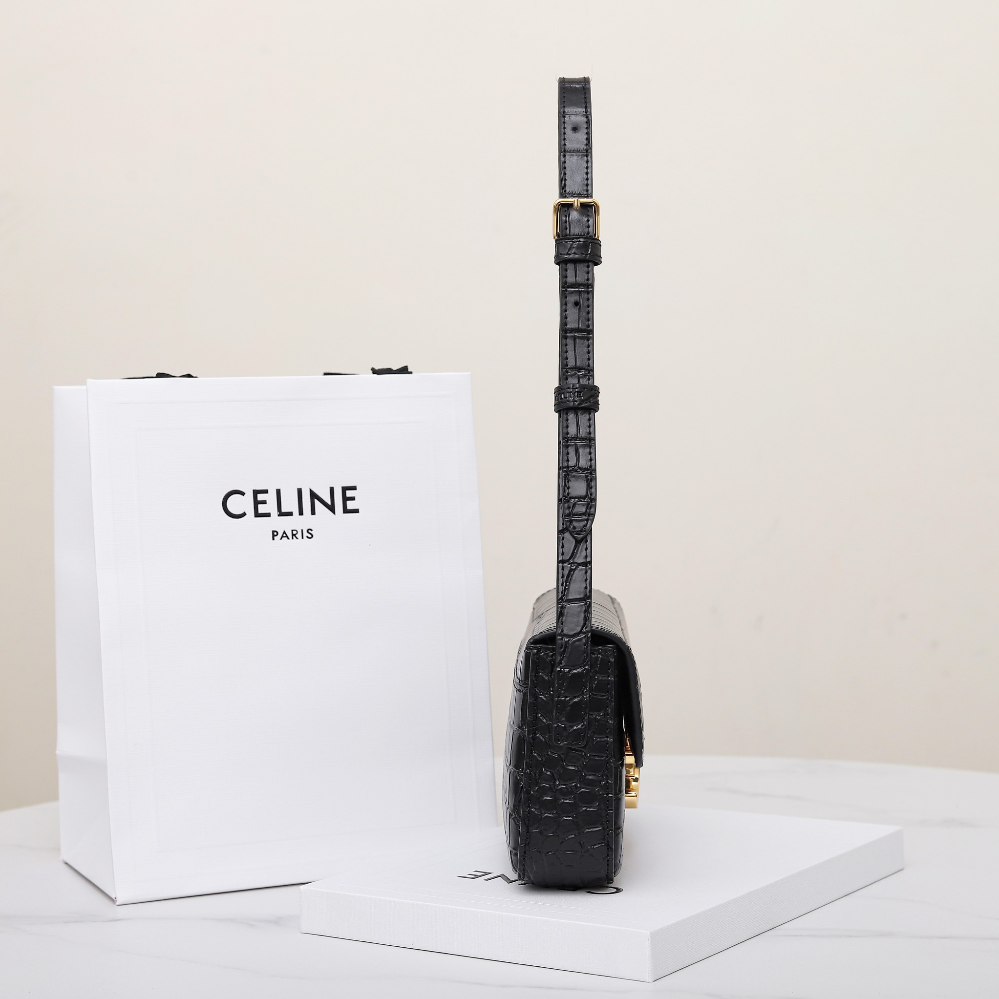 国内発 CELINE クラシック トリオンフ バッグ