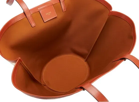 春先にいち早くGET！【CELINE直営店】毎日の通勤者の必需品 雑誌「VERY」掲載！矢野未希子同項のショッピングバッグ