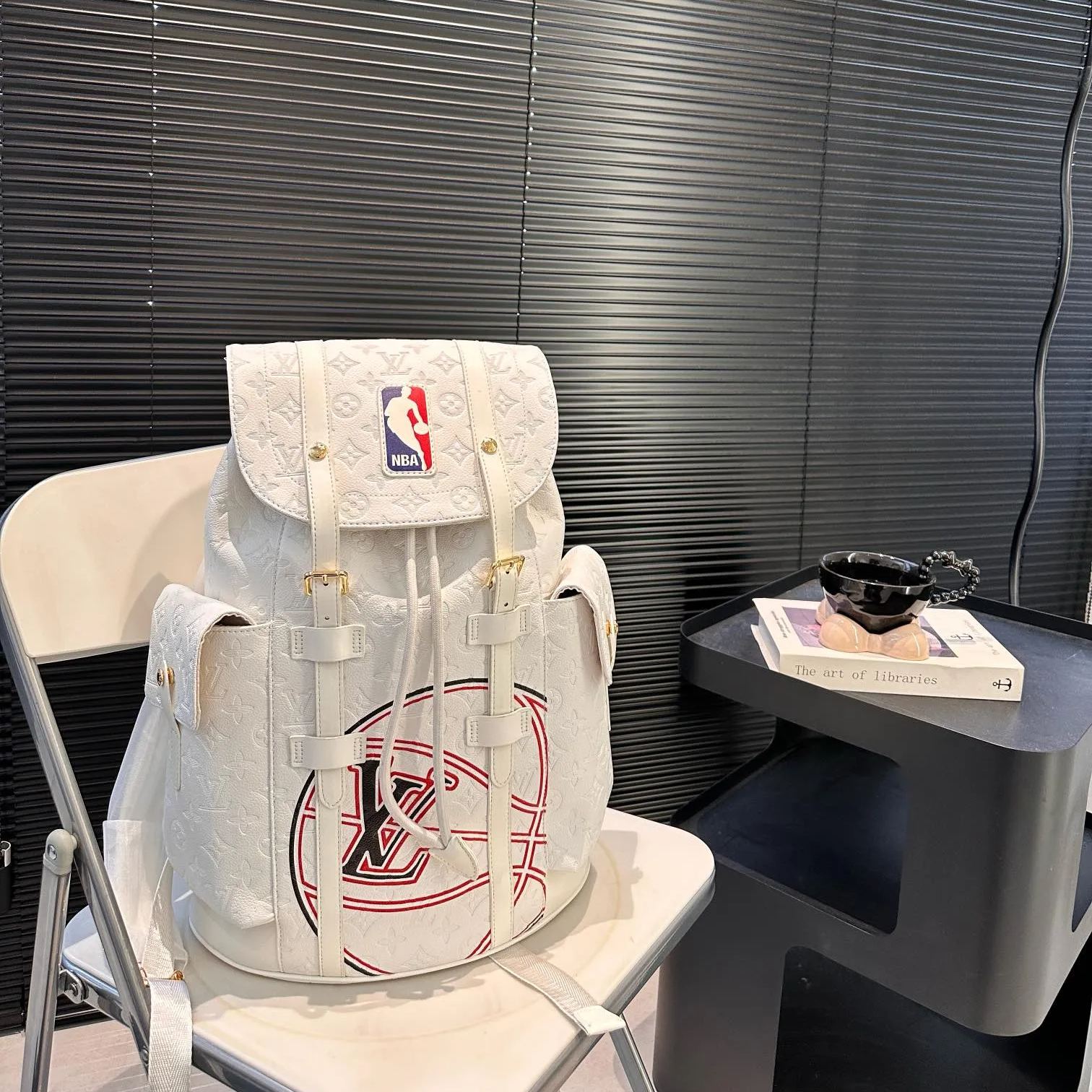 ◇Louis Vuitton◇ 春先に向けた最新スタイルのバックパック