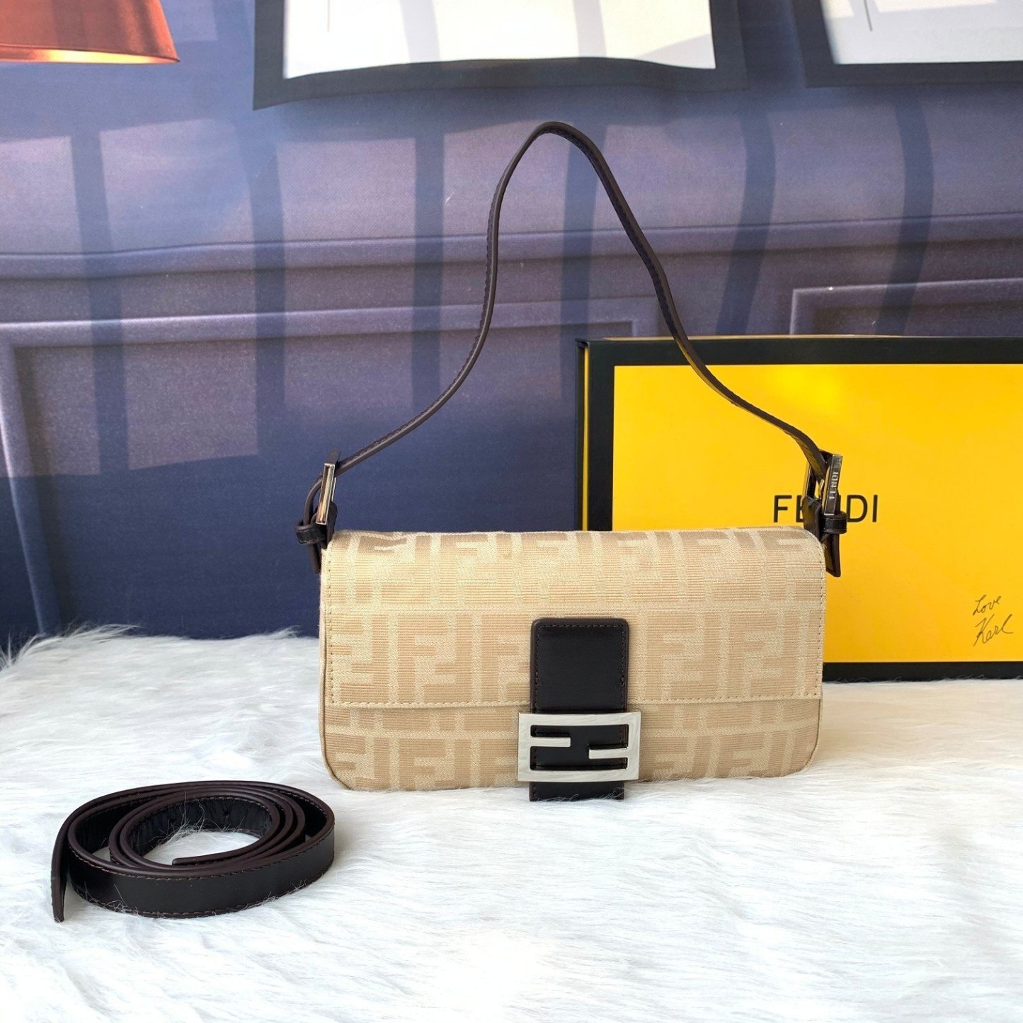 FENDI（フェンディ） メッセンジャーバッグ 25X13X4 CM