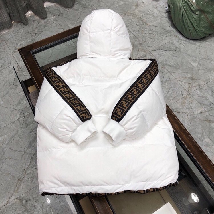 FENDI（フェンディ） ダウンジャケット