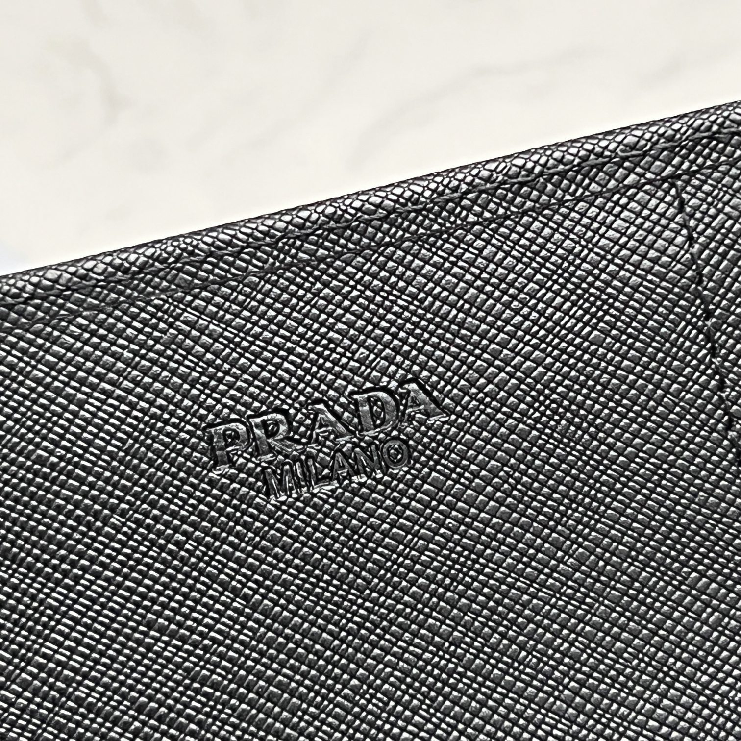 Pradaレザー コンチネンタルウォレット 財布 折財布