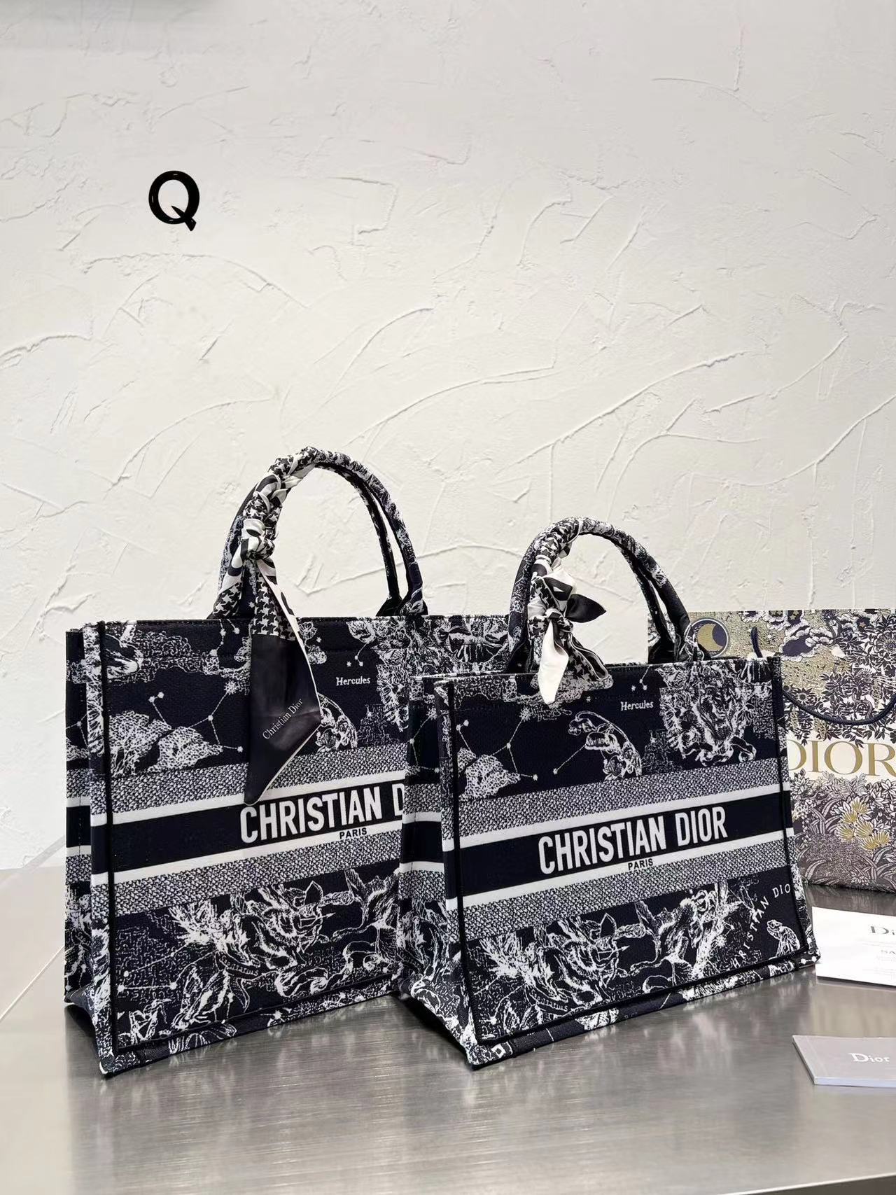 Dior 刺繍入りショッピングバッグ シーズン限定