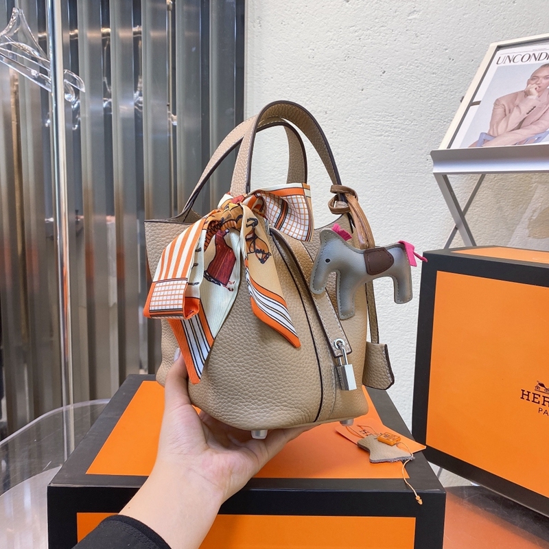 Hermes エルメス ☆ 2021年最新なクラシックな Picotin 20 手提げ袋