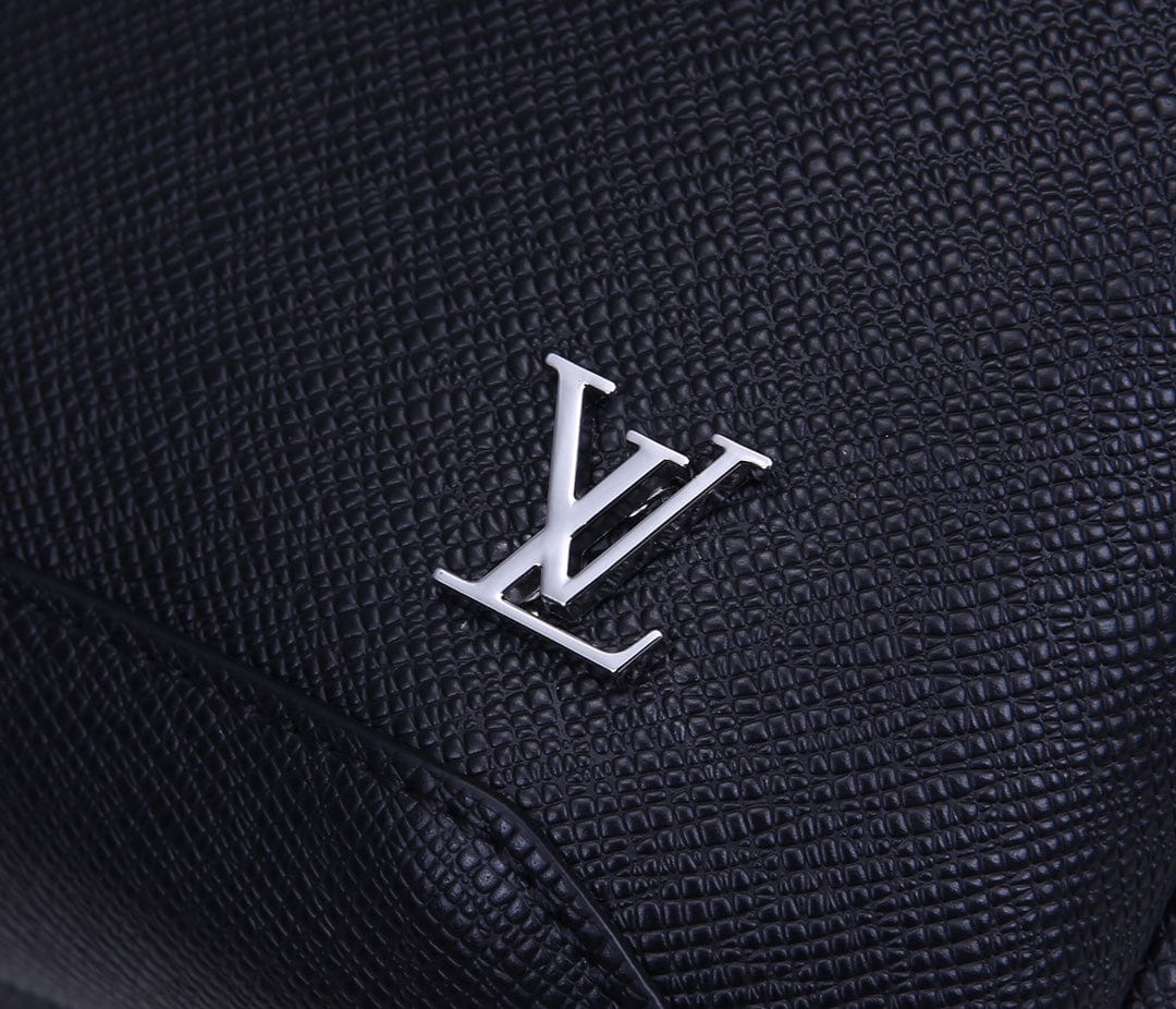 LOUIS VUITTON スリングバック　タイガ M30443