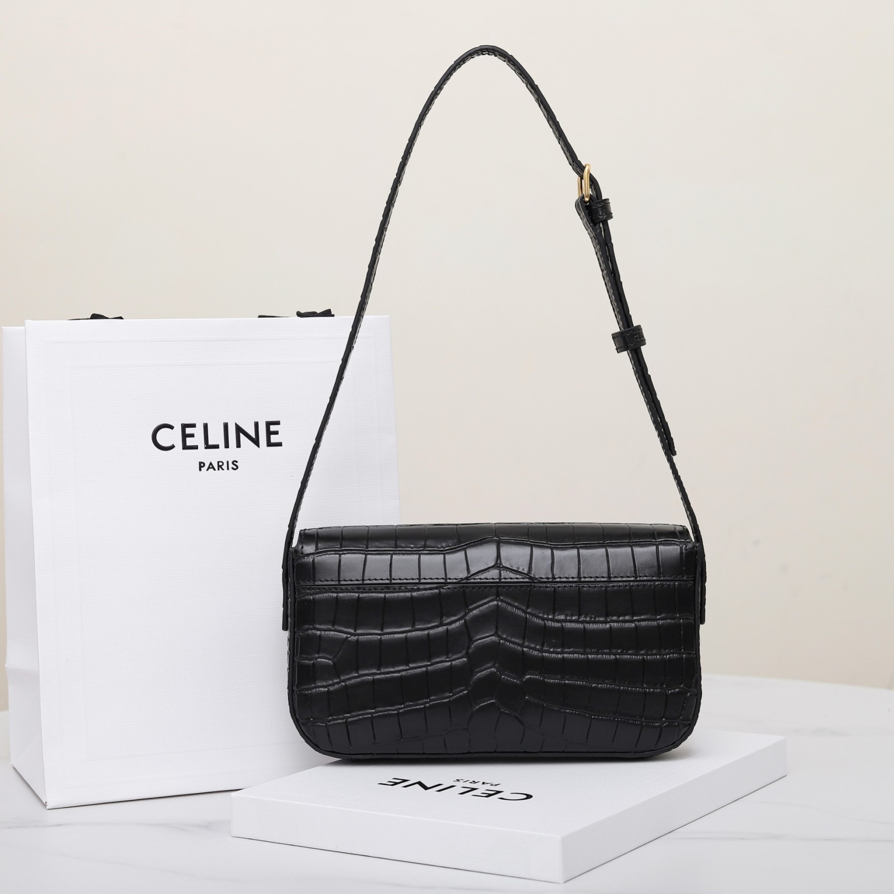 国内発 CELINE クラシック トリオンフ バッグ