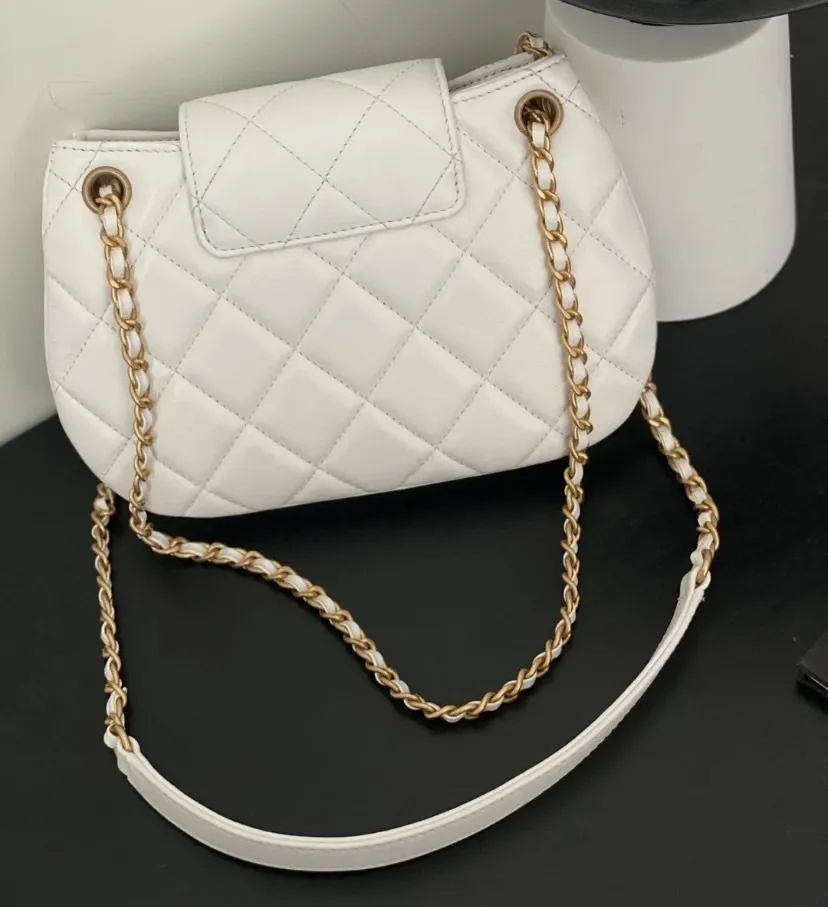 【24C★新作】CHANEL　メッセンジャーバック