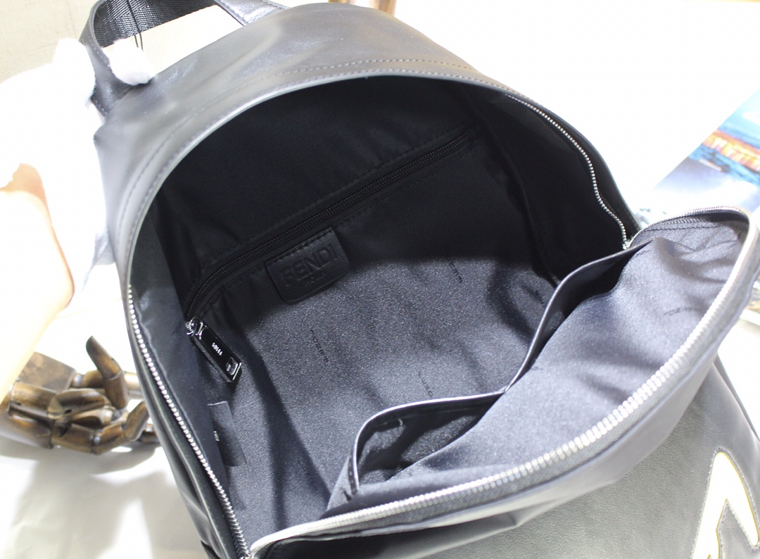 【FENDI 公式 旗艦店】フェンディ リュックサック 当日出荷 好評に付き再入荷！33*40*15CM