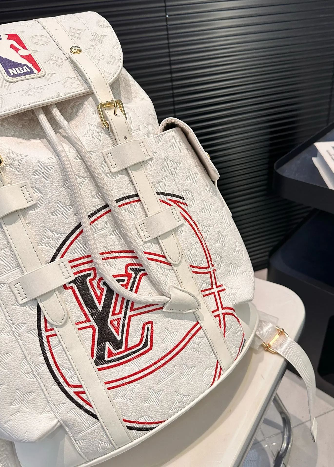 ◇Louis Vuitton◇ 春先に向けた最新スタイルのバックパック