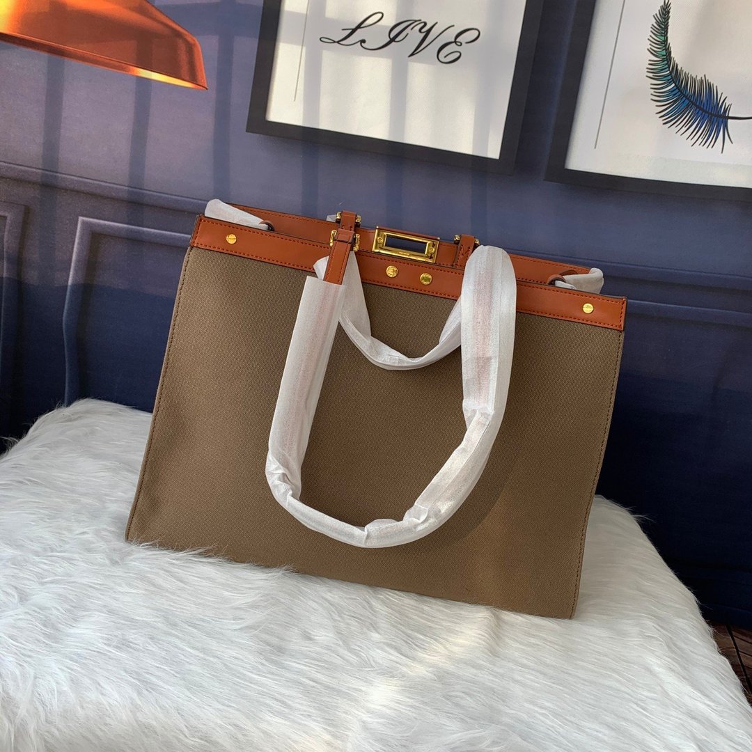 FENDI（フェンディ） ハンドバッグ41x29.5x16cm