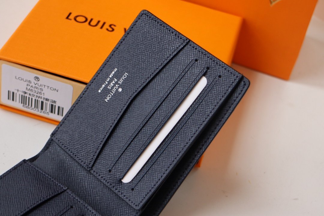 Louis Vuitton (ルイ・ヴィトン) 財布 11x9x2 cm