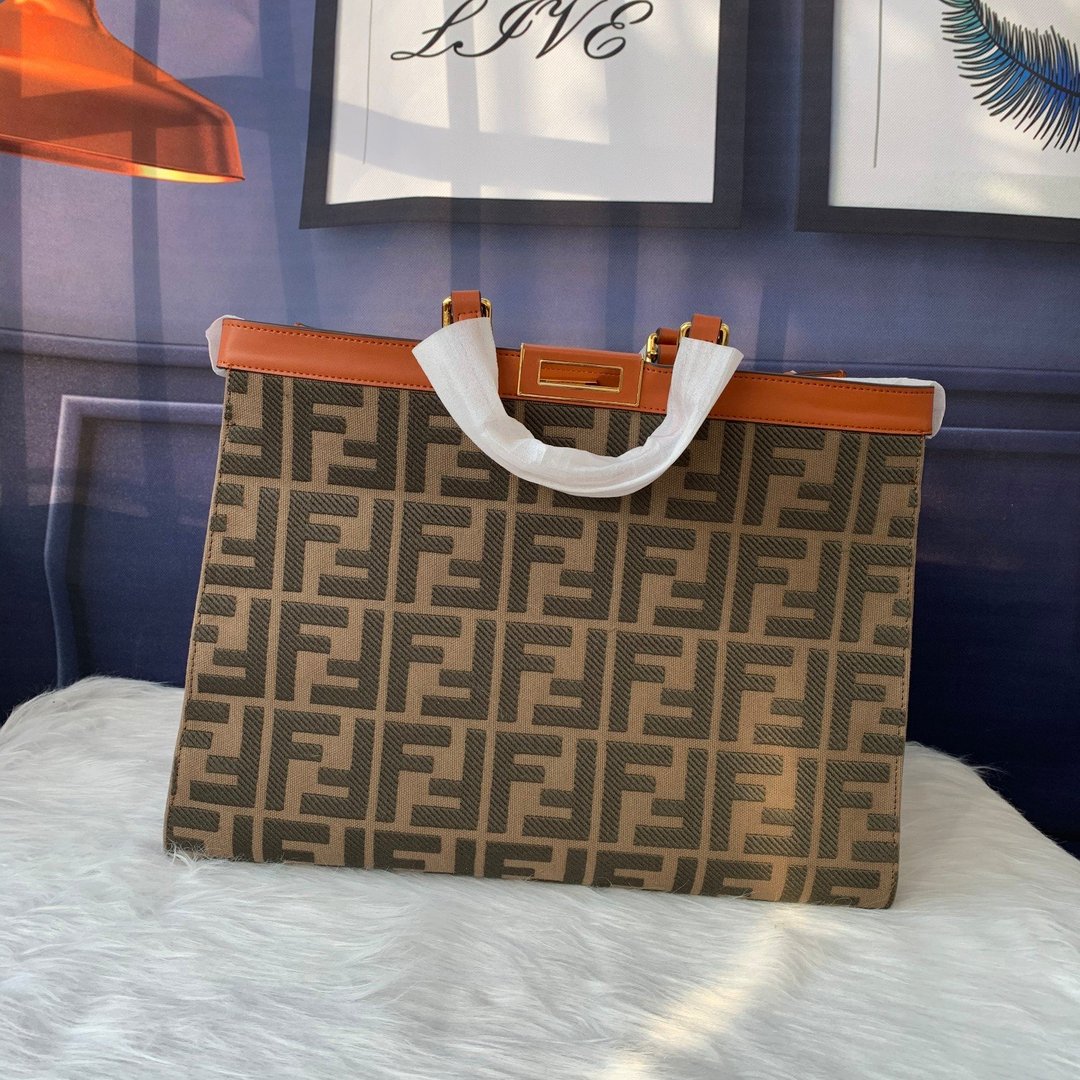 FENDI（フェンディ） ハンドバッグ41x29.5x16cm