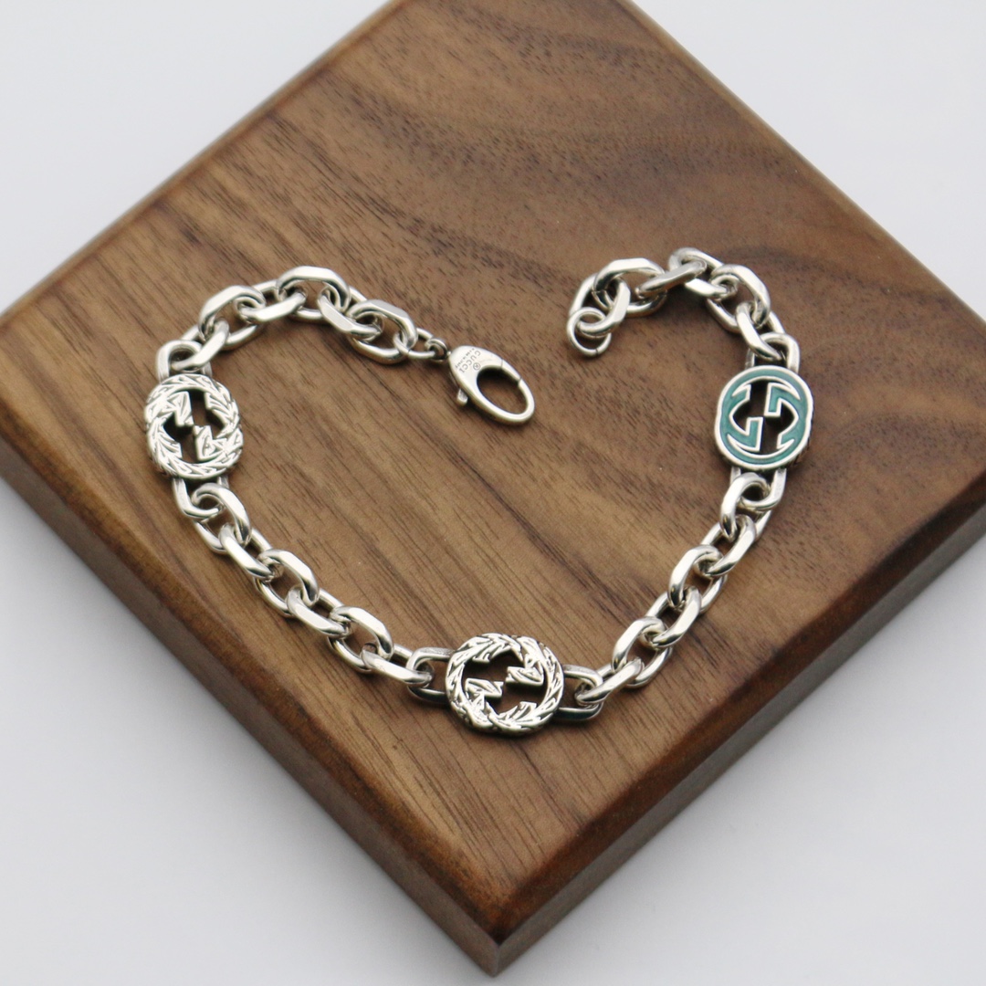 GUCCI エナメル インターロッキングG ブレスレット