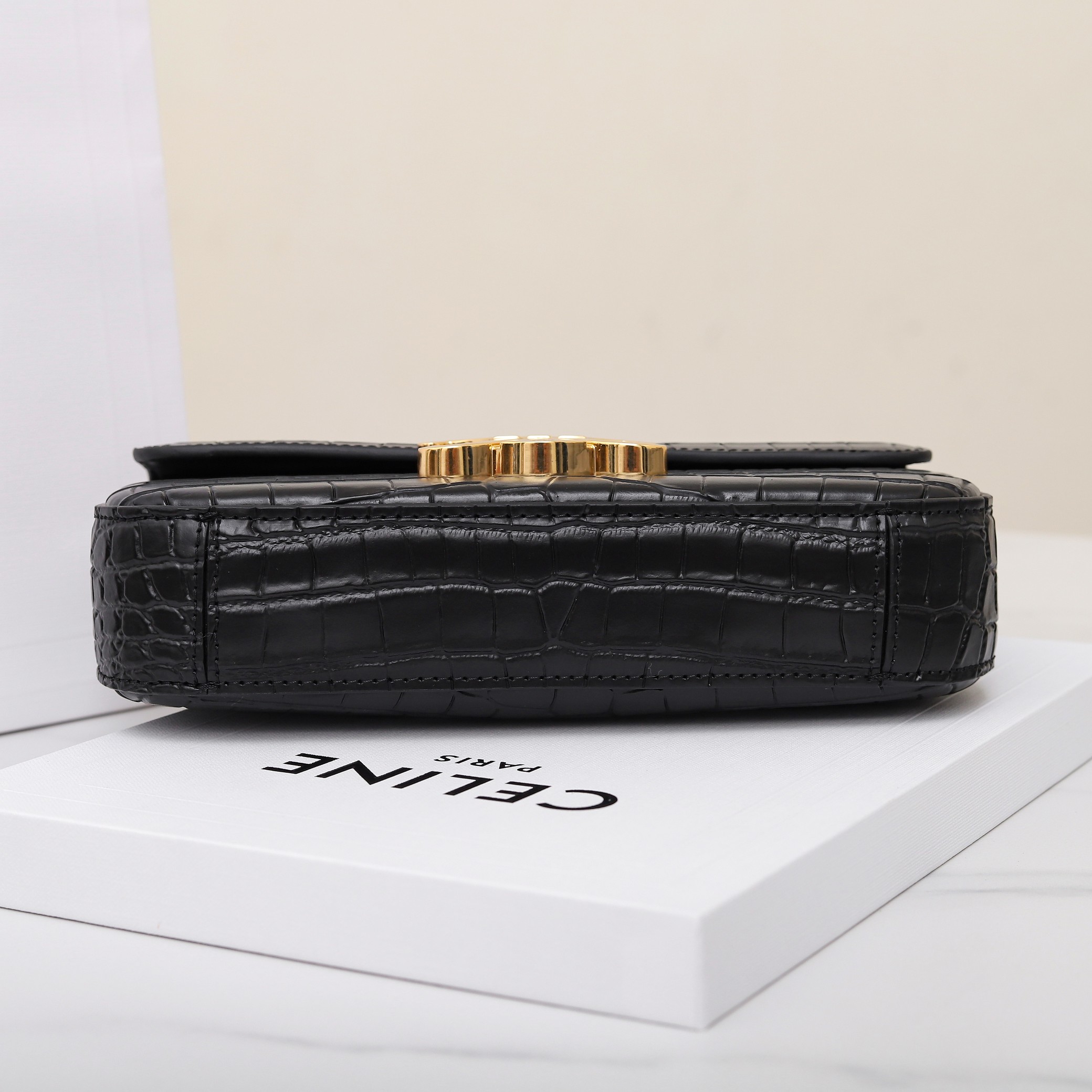 国内発 CELINE クラシック トリオンフ バッグ