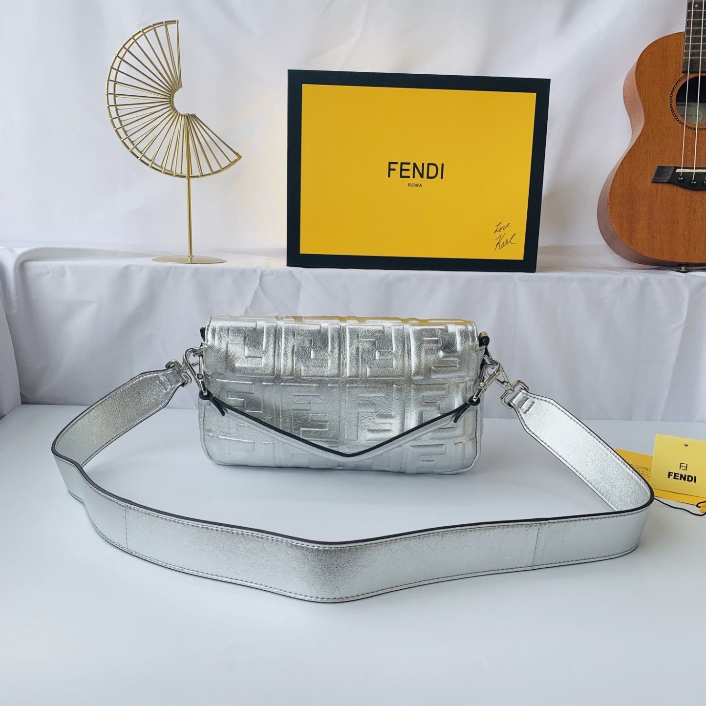 FENDI（フェンディ） メッセンジャーバッグ 26X14X4 CM