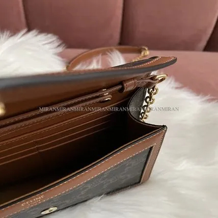 【CELINE】 TRIOMPHE CANVAS WALLET チェーンウォレット