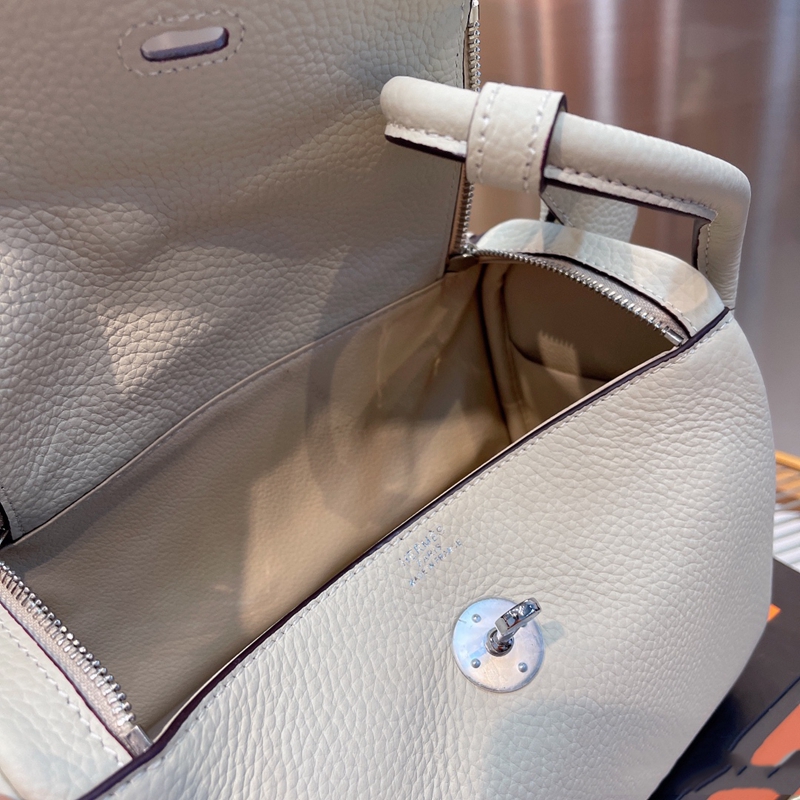 Hermes エルメス ☆ 2021年最新なクラシックな lindy ショルダーバッグ 手提げ袋 肩掛け