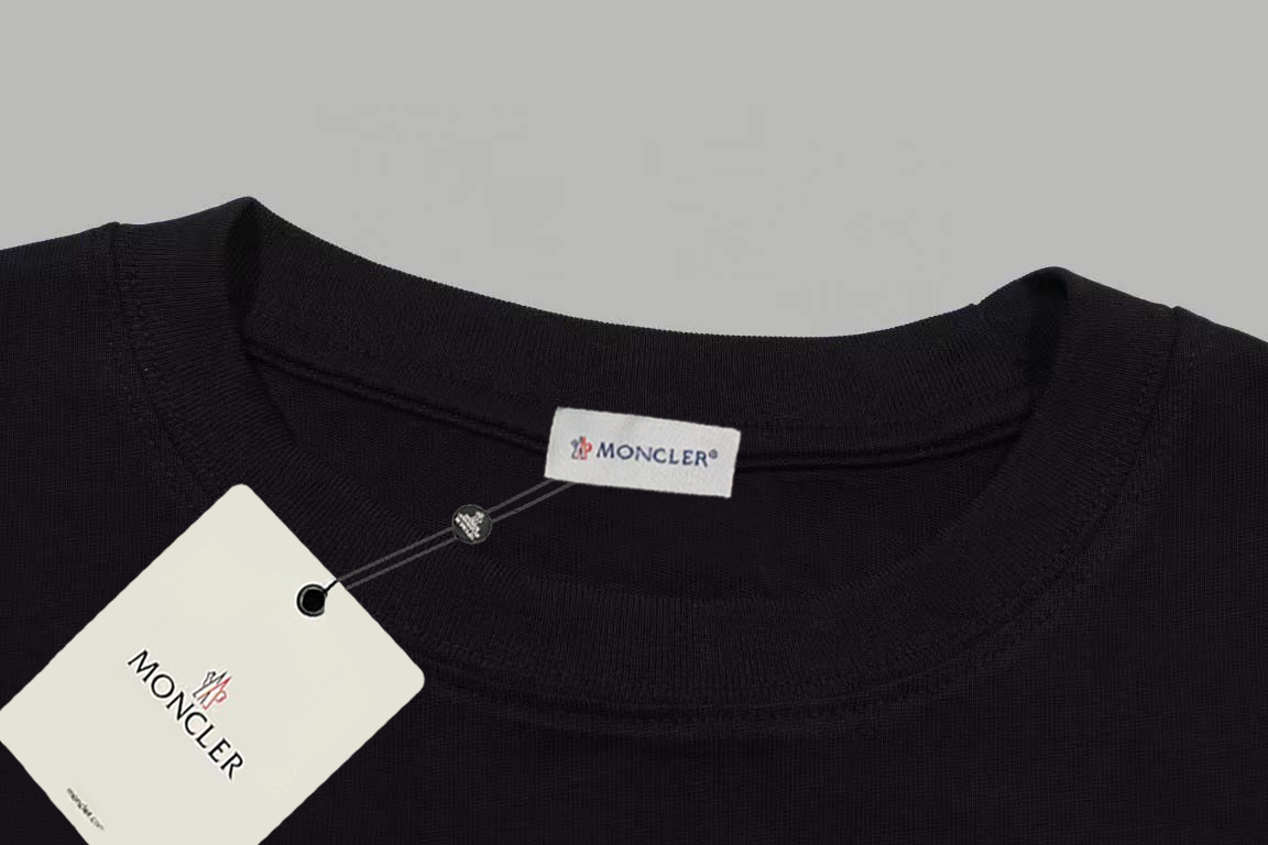 【MONCLER旗艦店】モンクレール 半袖Tシャツ ご好評に付き再入荷！