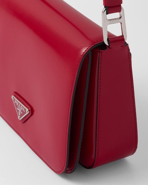 🔥大人気！雑誌「VIVI」に掲載!💓藤田ニコルの愛用ブランドの新作バッグが掲載された💓ブラックレザーショルダーバッグ 👜大人の女性へ