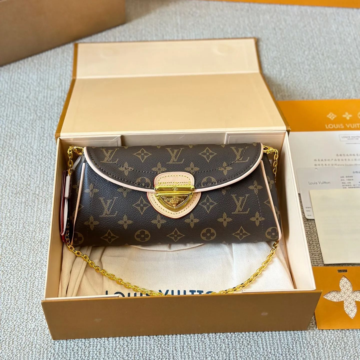 ☆Louis Vuitton☆ ゴールドシールド脇包