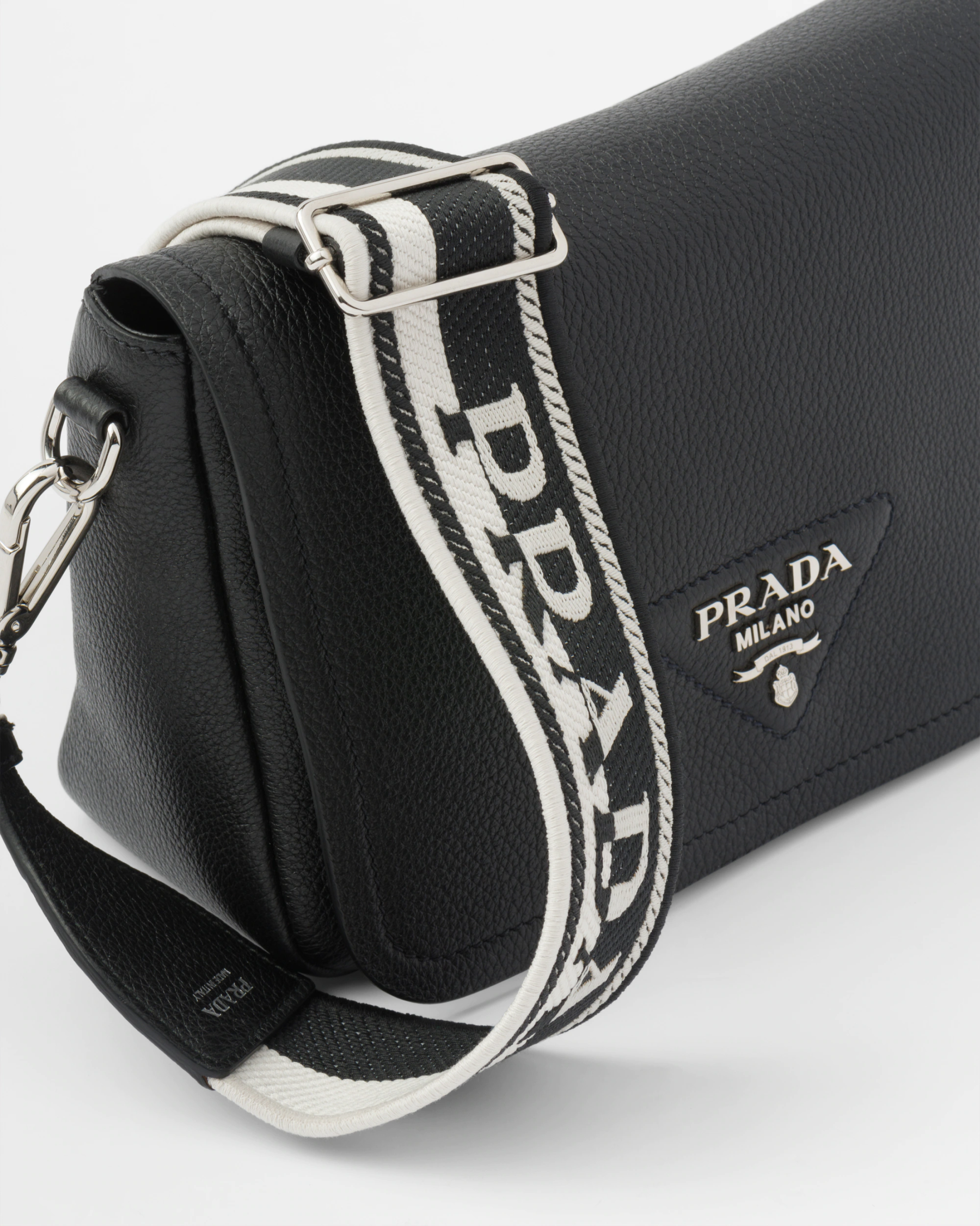 レザーショルダーバッグ