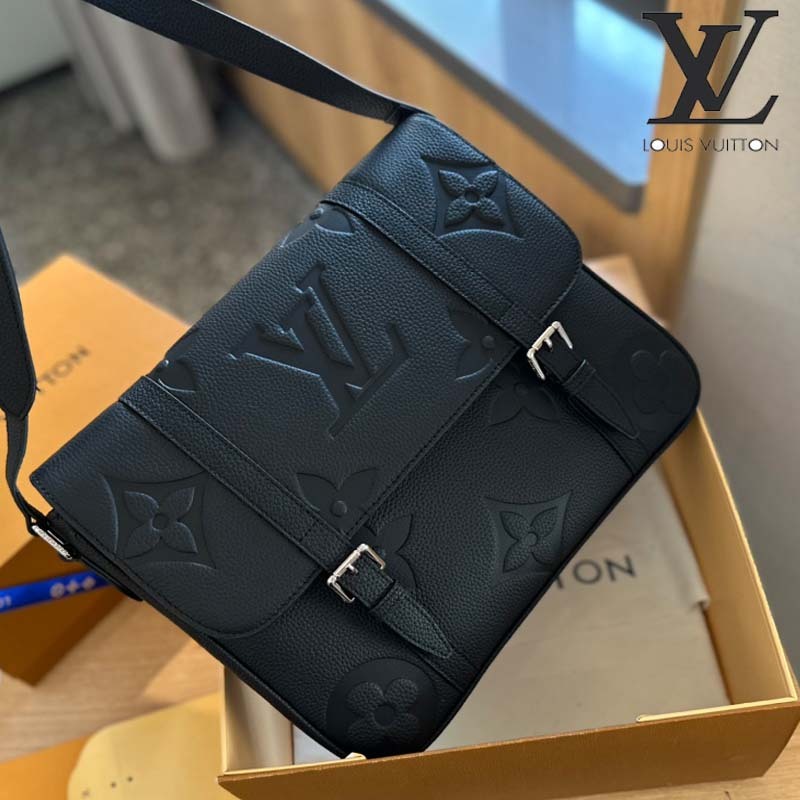 Louis Vuitton　MESSENGER エンベロップ ポーチ　ボディバッグ 28