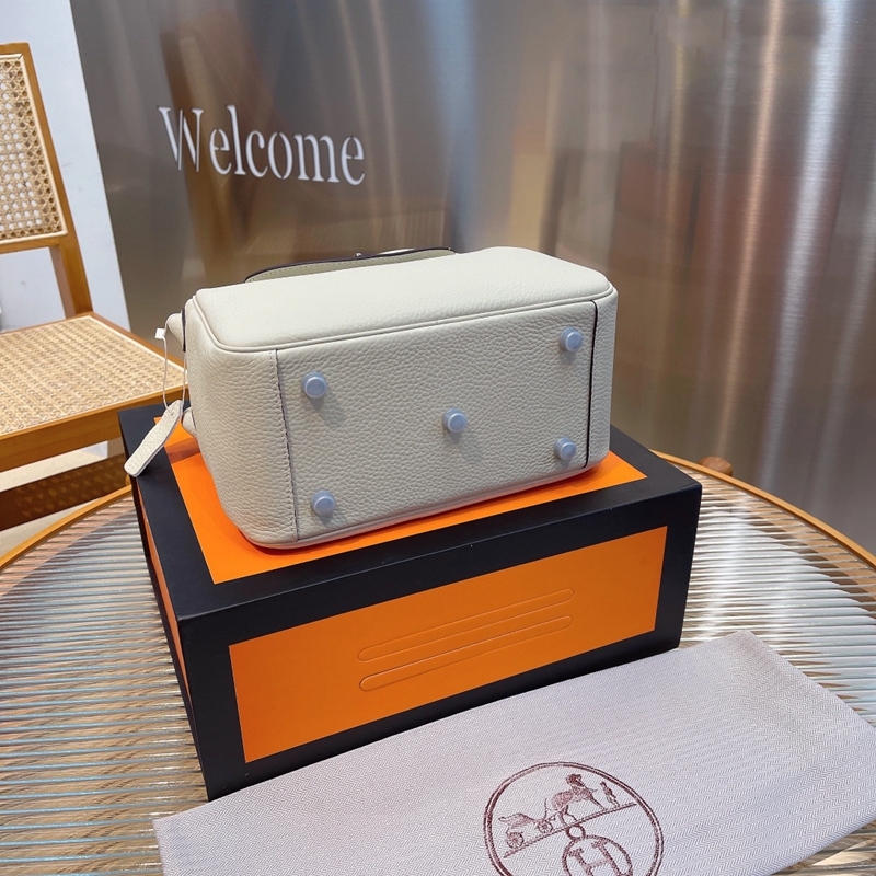 Hermes エルメス ☆ 2021年最新なクラシックな lindy ショルダーバッグ 手提げ袋 肩掛け