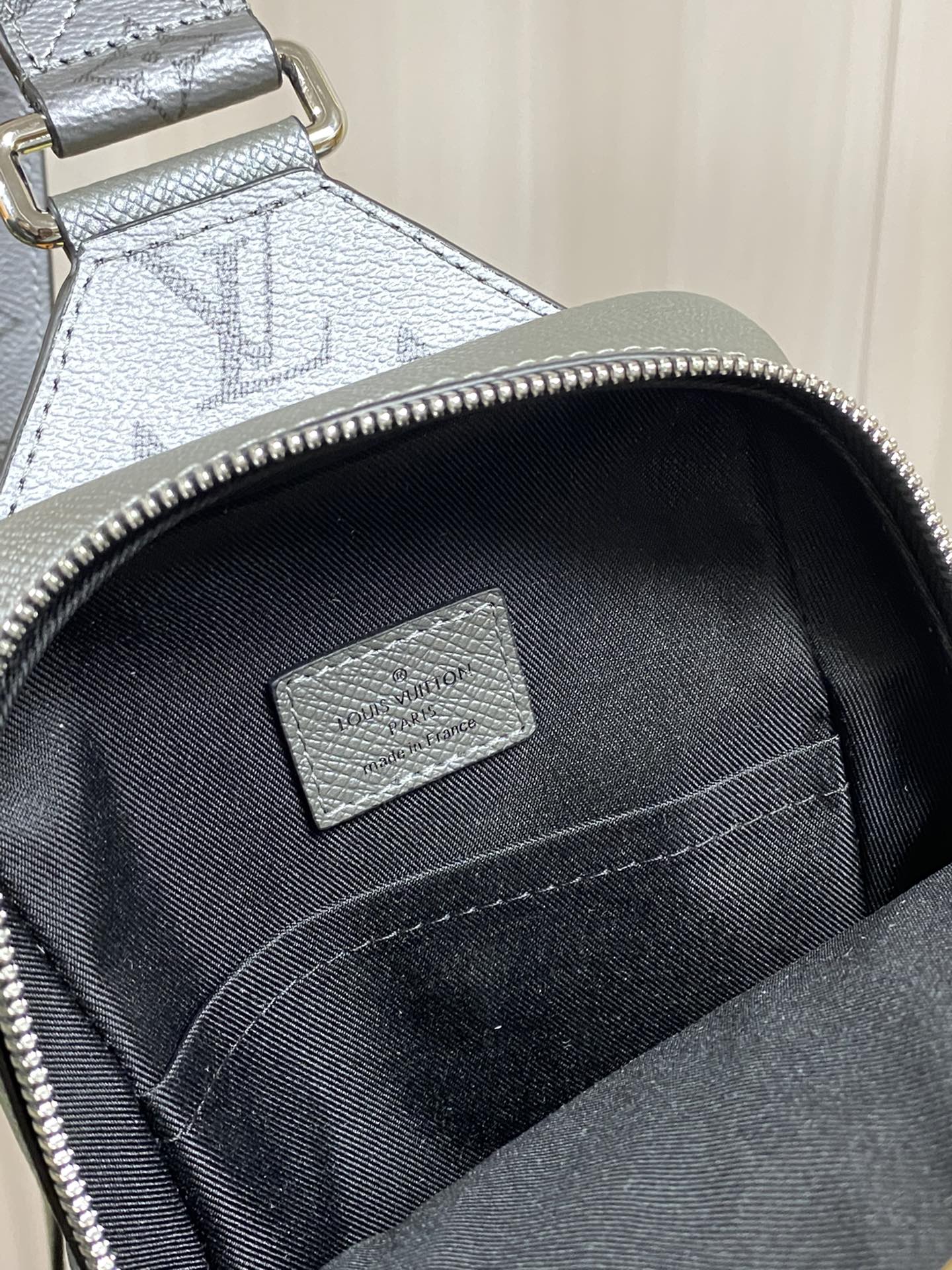 Louis Vuitton アウトドア・スリングバッグ M30833
