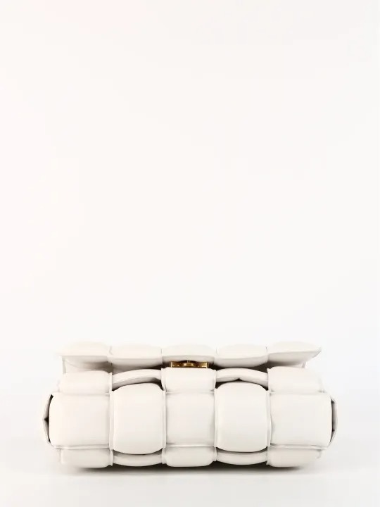 ボッテガ・ヴェネタ チェーン カセット ショルダーバッグ チョーク