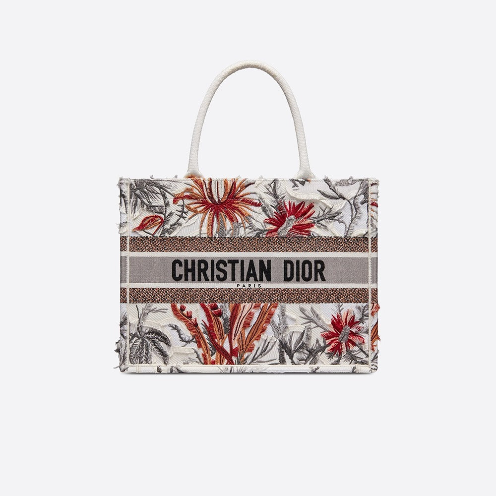 【DIOR】入手困難！セレブ芸能人御用達?BOOK TOTE BAG