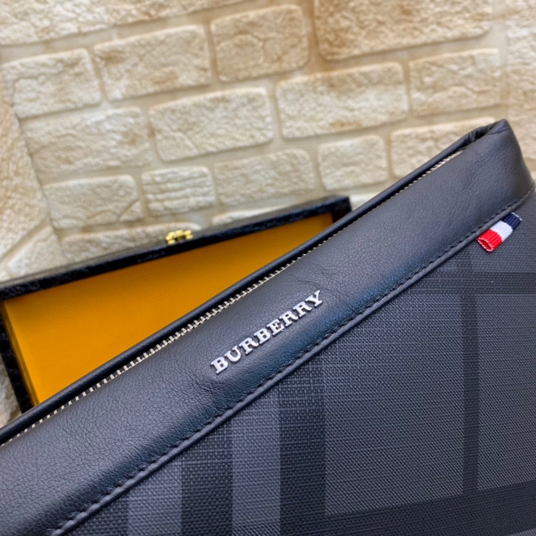 【BUREERRY公式 旗艦店】（バーバリー）クラッチバッグ 28x18x3cm