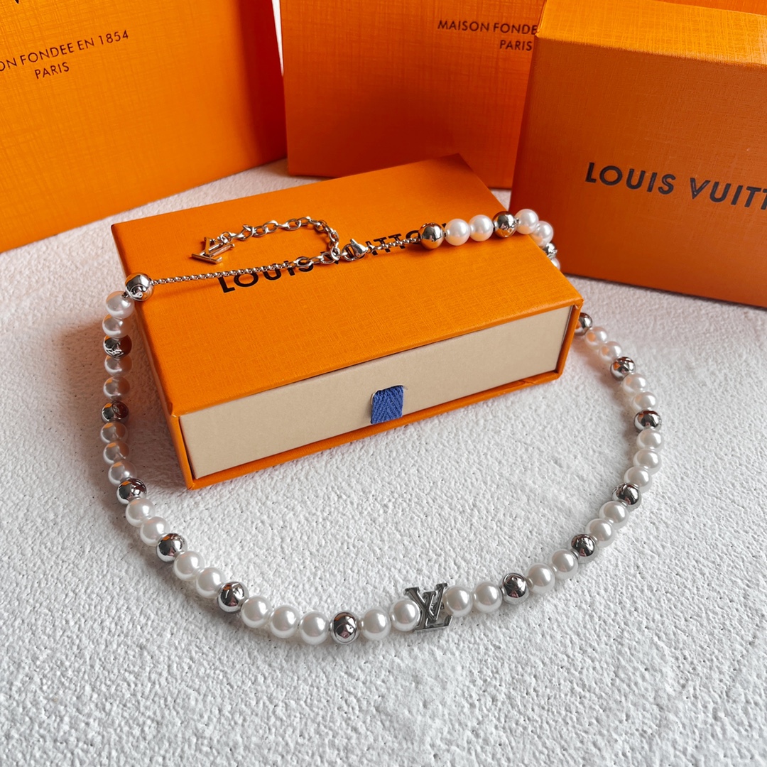 Louis Vuitton（ルイヴィトン）MONOGRAM PEARLS ネックレス M01157